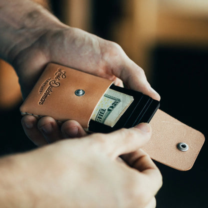 The Snap Finn – Russet Lost Dutchman Leather