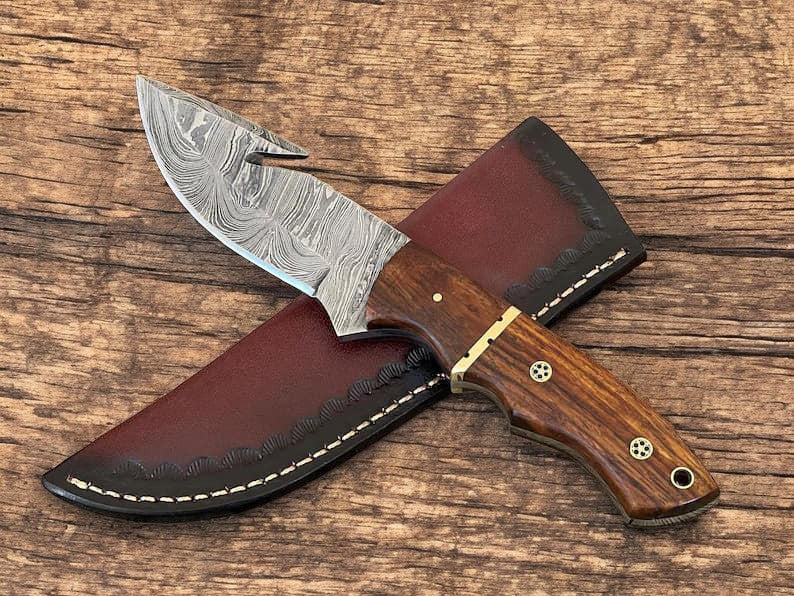 Handmade Damascus Gut Hook Hunting Knife – Rosewood Handle Damascus Knife Store