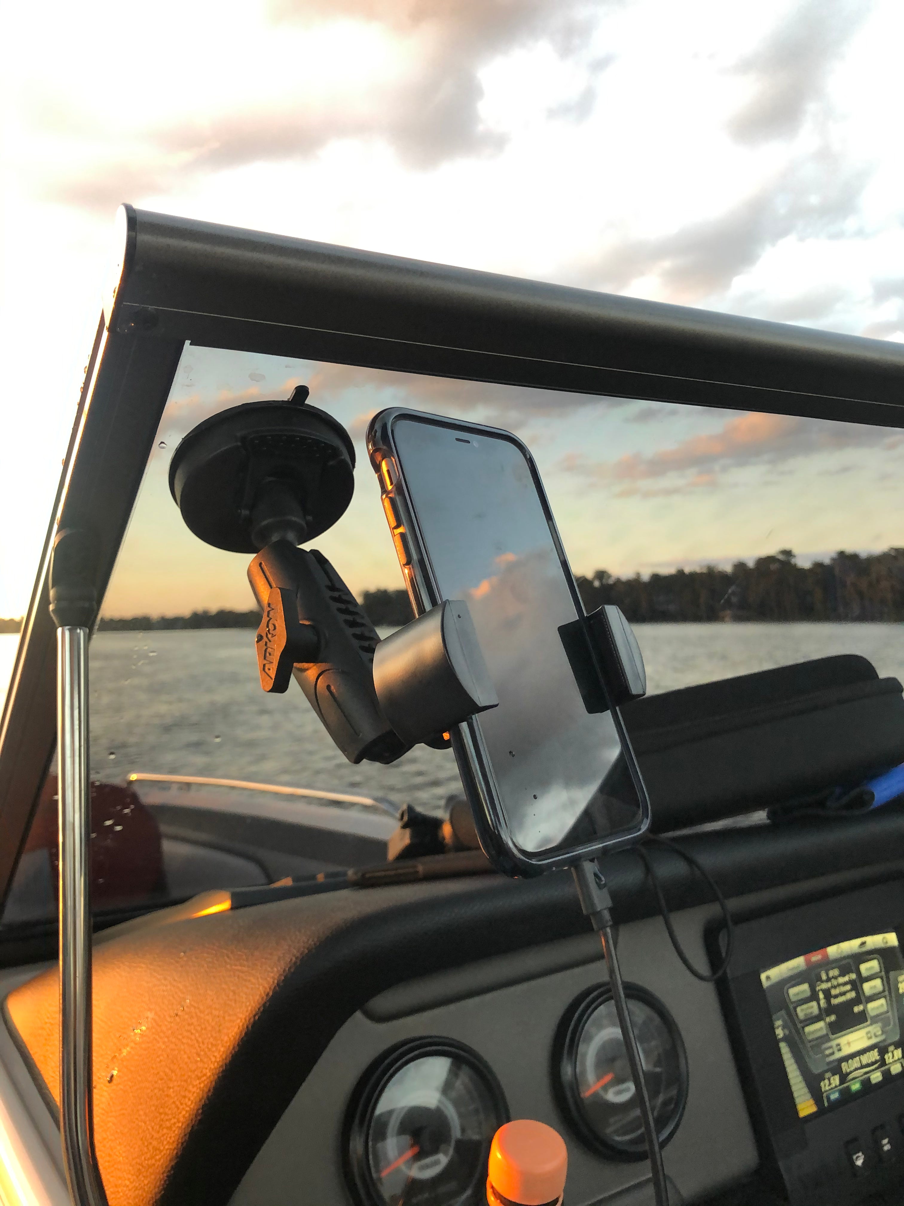 Auto/Truck & Marine Suction Cup Mount Techmounts Mounting Systems