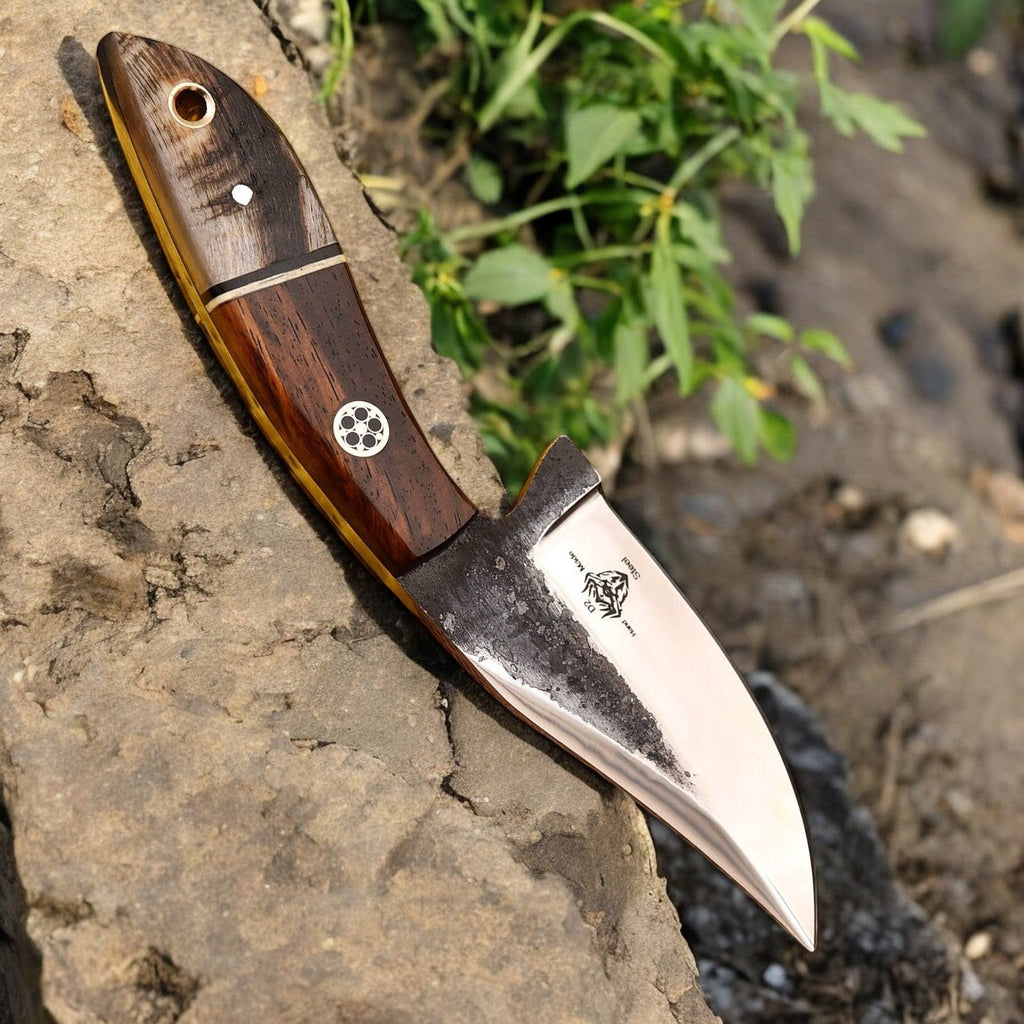Handmade High-Carbon Steel Hunting Knife – 8" with Sheath Damascus Knife Store