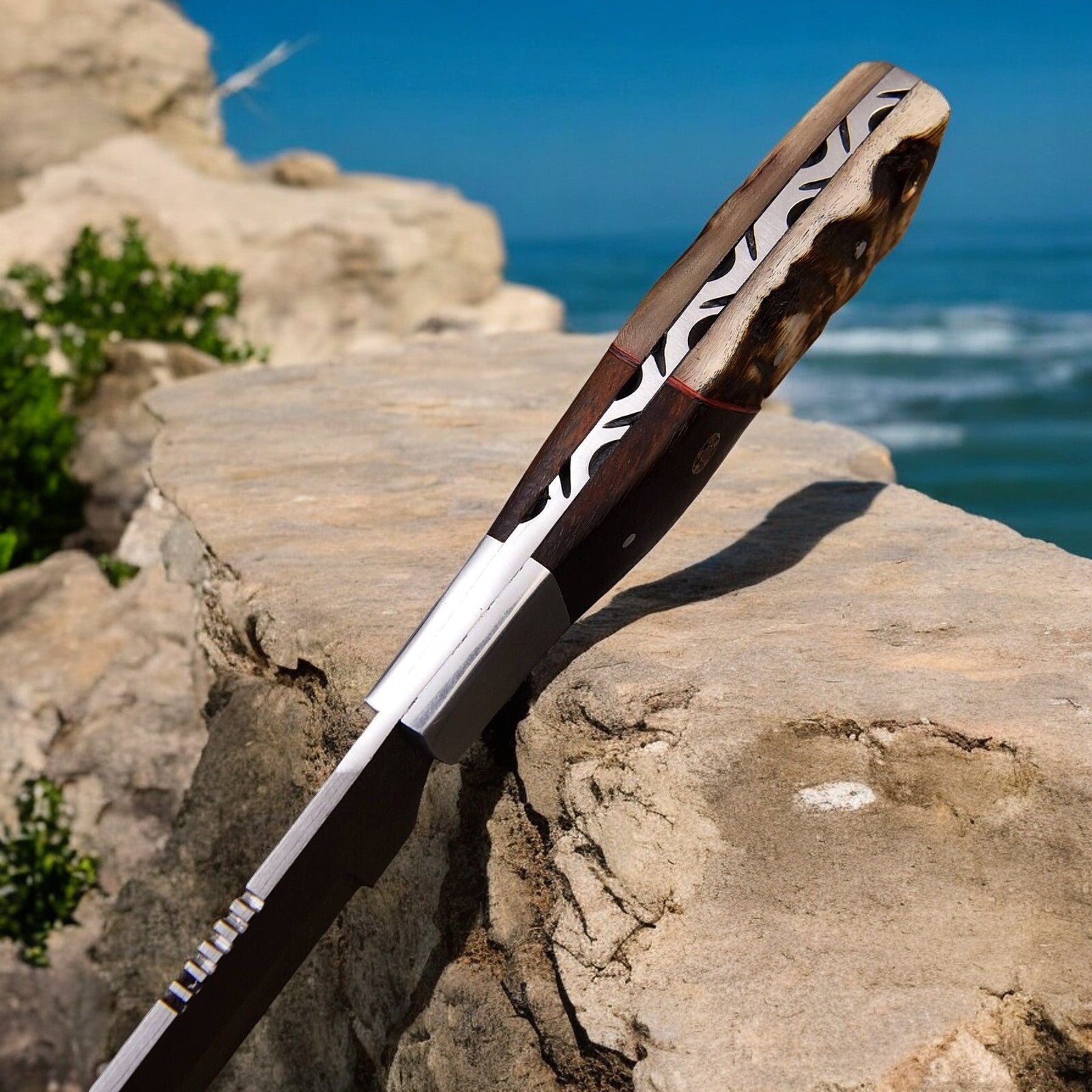 Handmade Damascus Hunting Knife | Sheep Horn & Rosewood Damascus Knife Store
