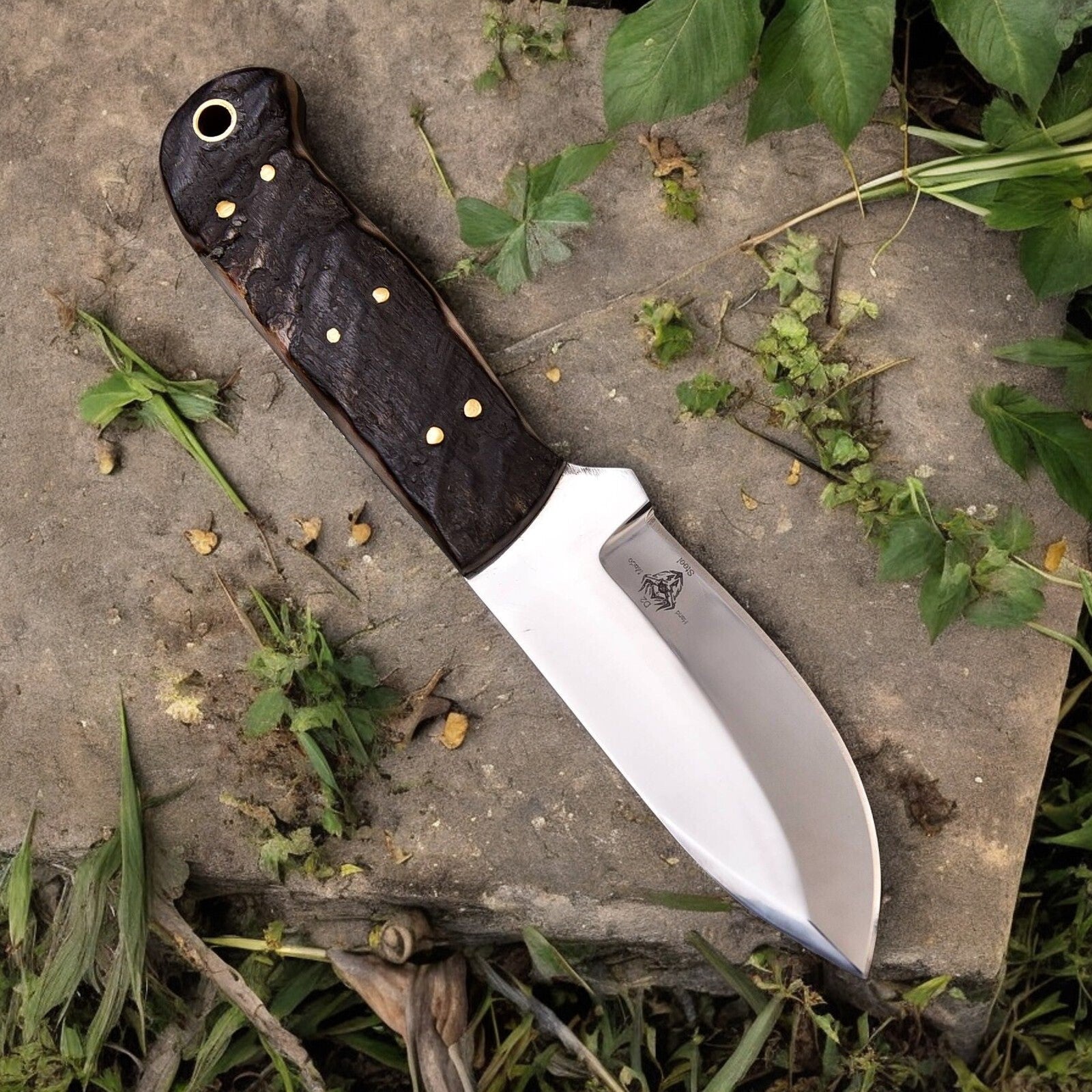 Premium Handmade Hunting Knife with Sheep Horn Handle Damascus Knife Store