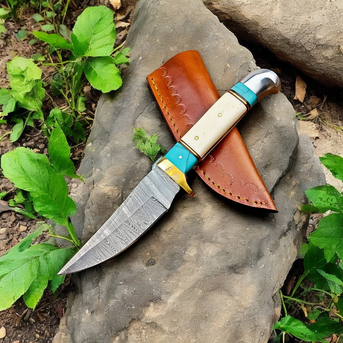 Handmade Damascus Hunting Knife – Turquoise & Bone Handle Damascus Knife Store